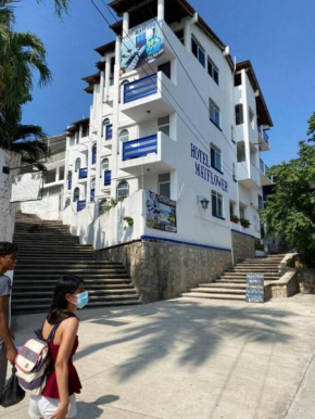 MayFlower Hotel & Hostal